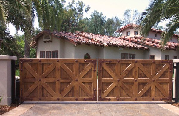 3 Factors to Choose the Best Custom Gates Firms gate01 - 3 Factors to Choose the Best Custom Gates Firms