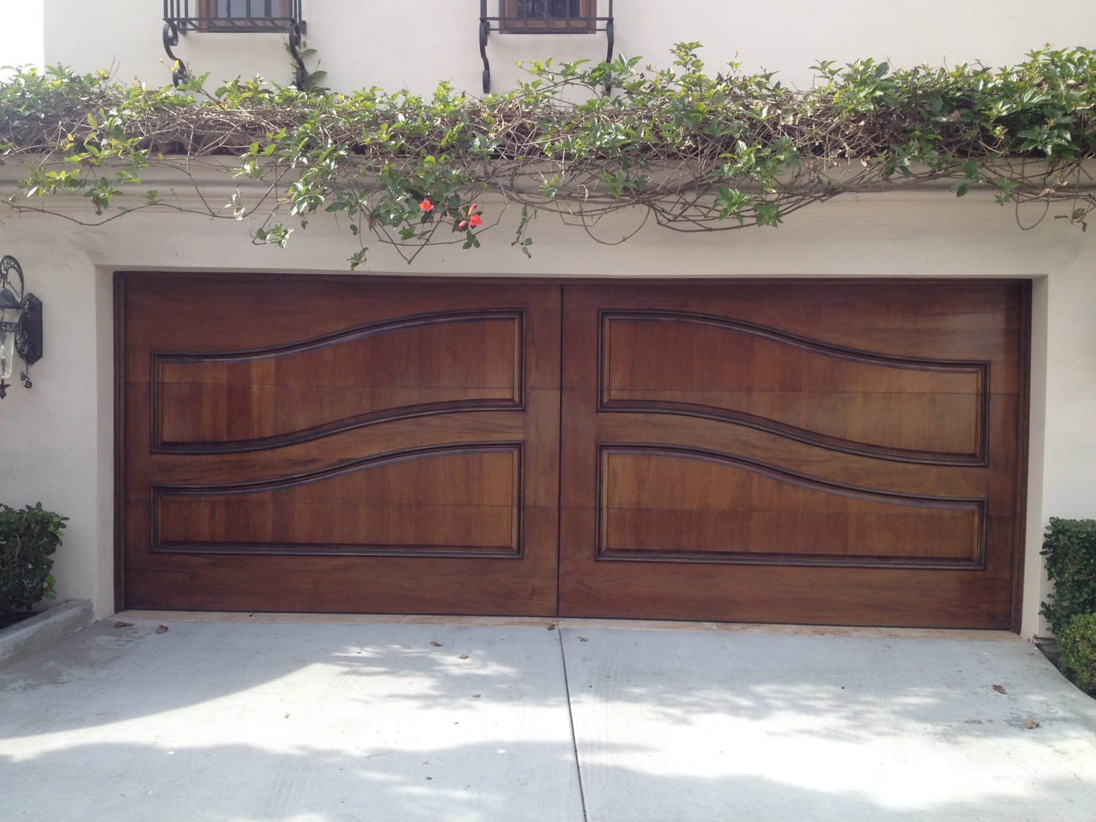 3 Factors to Choose the Best Wooden Garage Doors