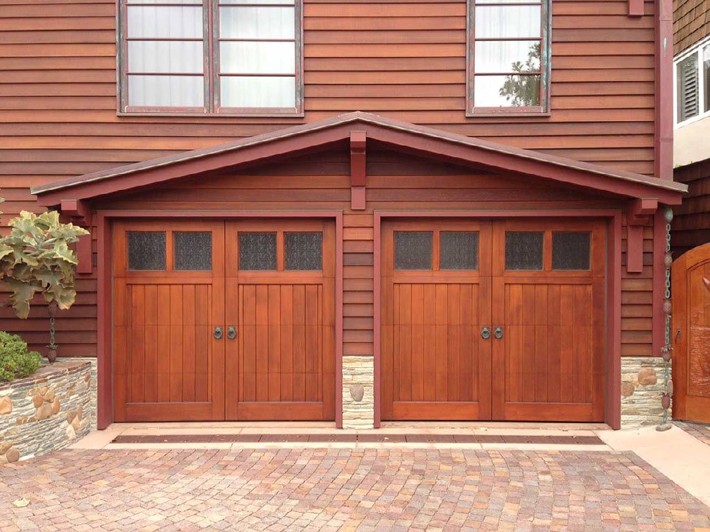 9a826550 9a4a 4102 8a29 0a698def3881 - 3 Benefits to Hire Residential Garage Door Service